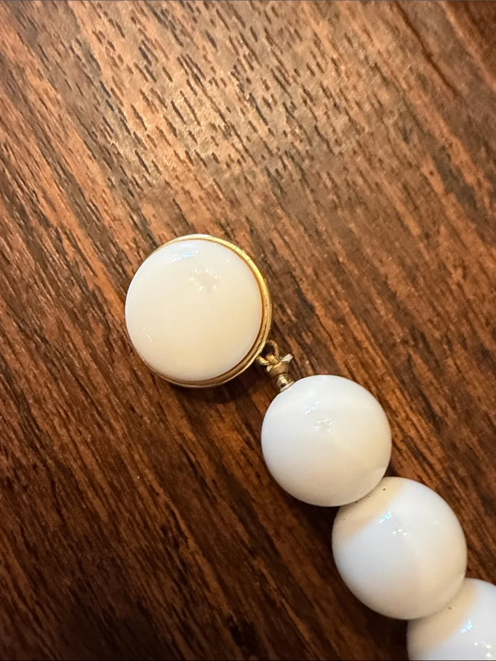Classic vintage White Beaded Necklace - Elegant Women’s Jewelry - Picture 4 of 7